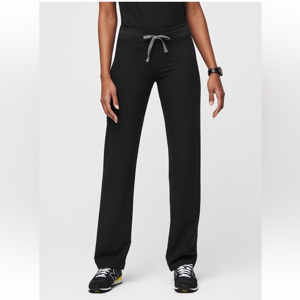 Figs Livingston basic scrub pants in black